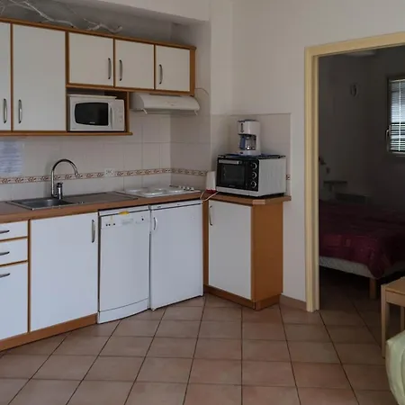 Apartment Le Lavandou, T2 Pour 4, Vue Mer, Terrasse, Parking - Fr-1-803-82 Le Lavandou