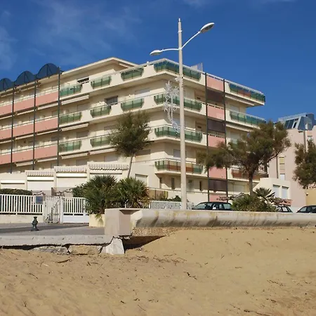 Le Lavandou, T2 Pour 4, Vue Mer, Terrasse, Parking - Fr-1-803-82 Apartment